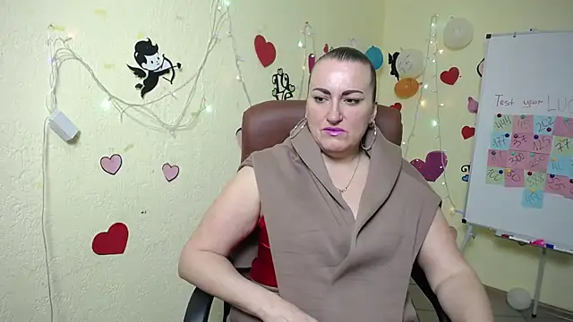 Snapshot of DianaMGG chatting on March 2025 06:13:02 AM DianaMGG online show from March 2025 06:13:02 AM