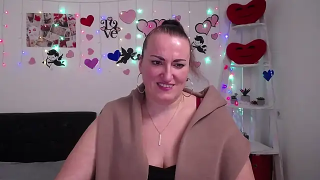 Snapshot of DianaMGG chatting on March 2025 03:27:01 PM DianaMGG online show from March 2025 03:27:01 PM