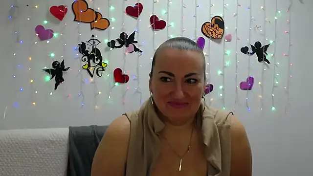 Snapshot of DianaMGG chatting on March 2025 06:12:02 AM DianaMGG online show from March 2025 06:12:02 AM