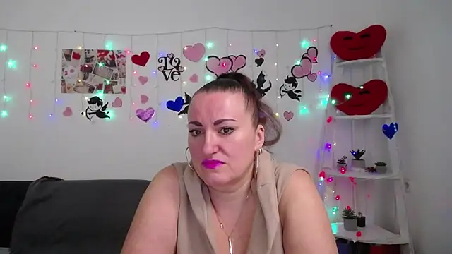 Snapshot of DianaMGG chatting on March 2025 06:30:01 AM DianaMGG online show from March 2025 06:30:01 AM