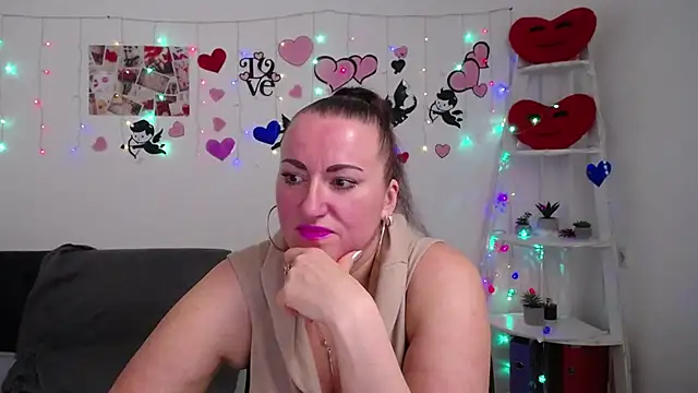 Snapshot of DianaMGG chatting on March 2025 09:36:02 AM DianaMGG online show from March 2025 09:36:02 AM