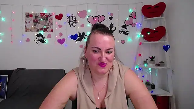Snapshot of DianaMGG chatting on March 2025 12:41:02 PM DianaMGG online show from March 2025 12:41:02 PM