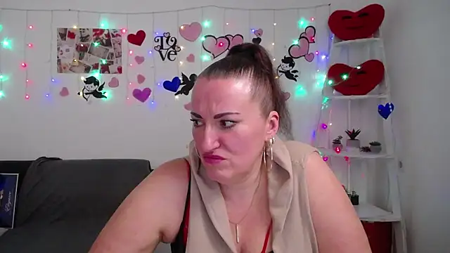 Snapshot of DianaMGG chatting on March 2025 03:45:02 PM DianaMGG online show from March 2025 03:45:02 PM