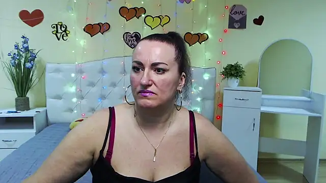 Snapshot of DianaMGG chatting on March 2025 06:40:02 AM DianaMGG online show from March 2025 06:40:02 AM