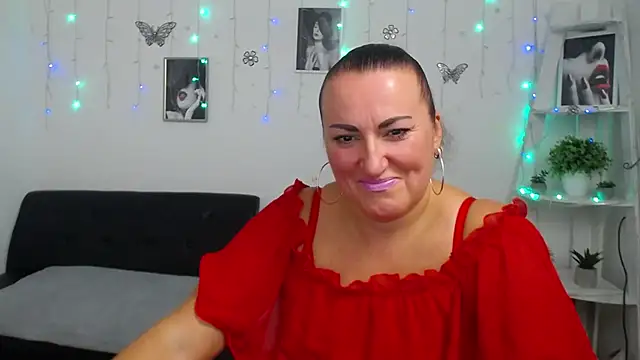 Snapshot of DianaMGG chatting on October 2025 05:57:02 AM DianaMGG online show from October 2025 05:57:02 AM