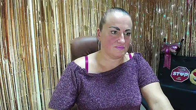 Snapshot of DianaMGG chatting on October 2025 06:38:02 PM DianaMGG online show from October 2025 06:38:02 PM