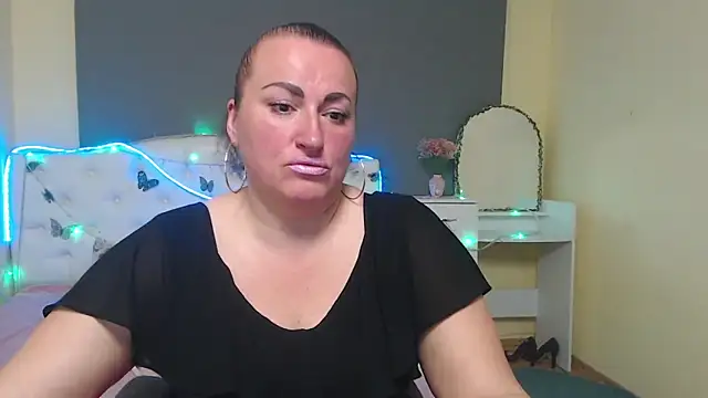 DianaMGG online show from April 2026 05:49:02 AM