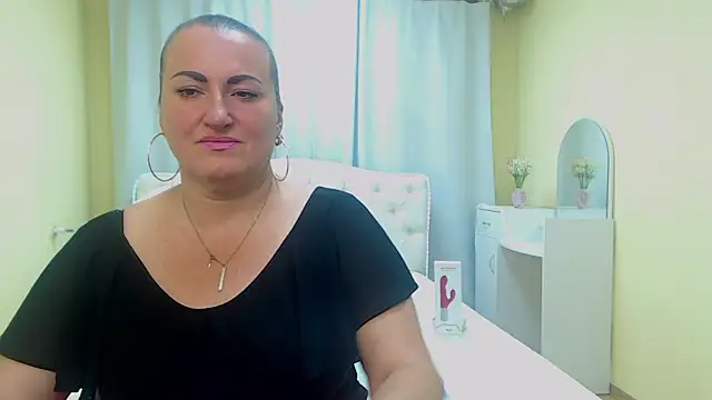 Snapshot of DianaMGG chatting on May 2026 05:27:02 AM DianaMGG online show from May 2026 05:27:02 AM