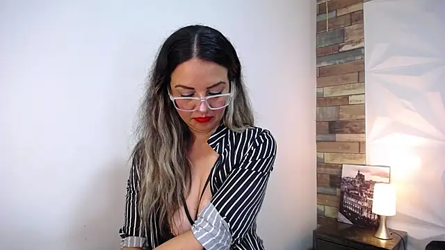 Snapshot of Azaahara_ chatting on March 2025 02:24:01 PM Azaahara online show from March 2025 02:24:01 PM