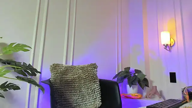 Snapshot of JasmineRoss_1 chatting on October 2025 06:04:01 PM JasmineRoss 1 online show from October 2025 06:04:01 PM