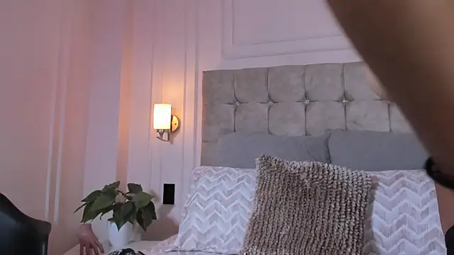 Snapshot of JasmineRoss_1 chatting on October 2025 07:03:02 PM JasmineRoss 1 online show from October 2025 07:03:02 PM