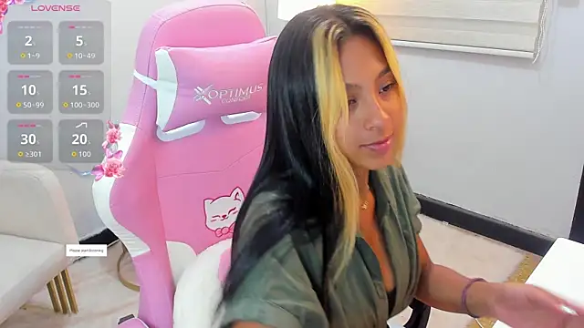 Snapshot of JasmineRoss_1 chatting on April 2026 03:50:02 PM JasmineRoss 1 online show from April 2026 03:50:02 PM