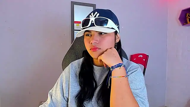 Snapshot of melany_rouse18 chatting on October 2025 01:47:02 AM melany rouse18 online show from October 2025 01:47:02 AM