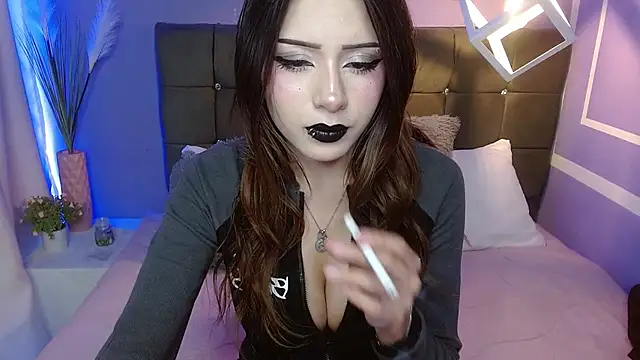 fyreandfox  online show from January 2026 07:45:01 PM