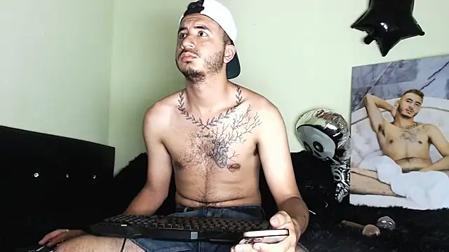 Snapshot of AdamParker_ chatting on November 2025 12:10:01 AM AdamParker online show from November 2025 12:10:01 AM