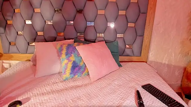 Snapshot of hillary_uckerman_ chatting on March 2025 12:00:01 PM hillary uckerman online show from March 2025 12:00:01 PM