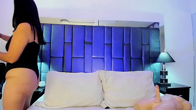 Snapshot of Aisha_Nowak chatting on October 2025 07:25:01 PM Aisha Nowak online show from October 2025 07:25:01 PM