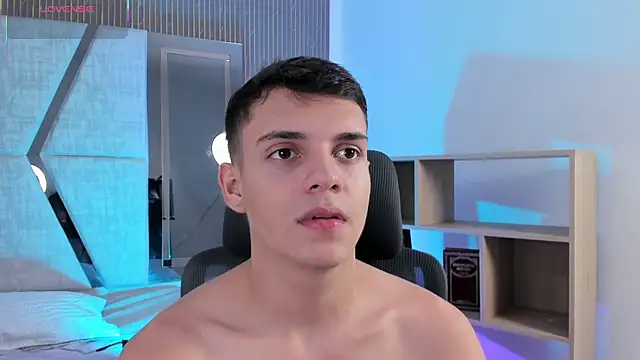 JacobRoberts1 online show from December 2025 08:38:01 PM