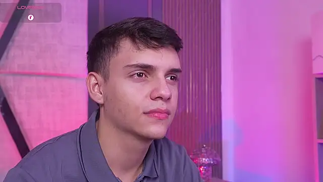 JacobRoberts1 online show from December 2025 09:09:02 PM