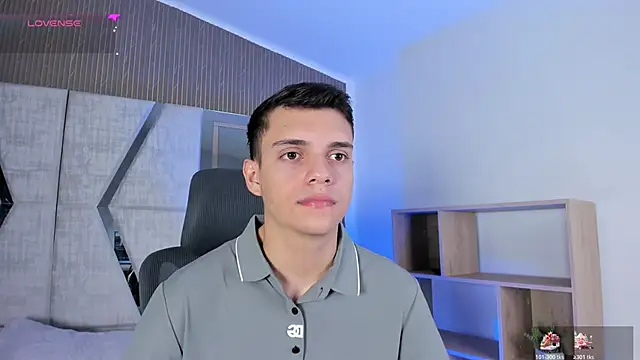 JacobRoberts1 online show from December 2025 07:42:02 PM