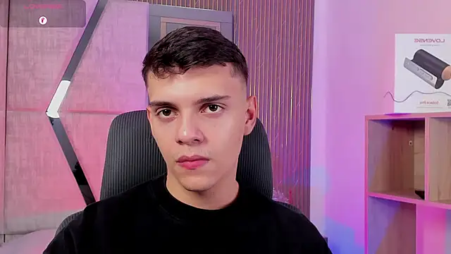 JacobRoberts1 online show from December 2025 08:37:02 PM