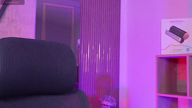 JacobRoberts1 online show from December 2025 10:39:02 PM