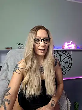 Snapshot of Janina_Secrets chatting on March 2025 08:13:01 AM Janina Secrets online show from March 2025 08:13:01 AM