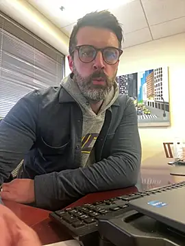 plaintreebull online show from March 2026 06:35:01 PM