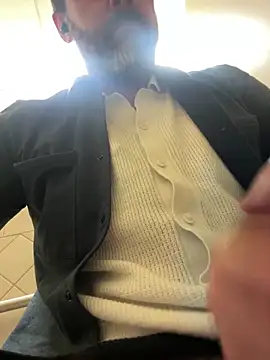 plaintreebull online show from April 2026 07:44:02 PM