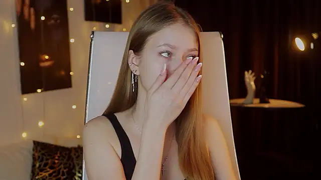 EveMundie online show from March 2026 12:30:01 PM