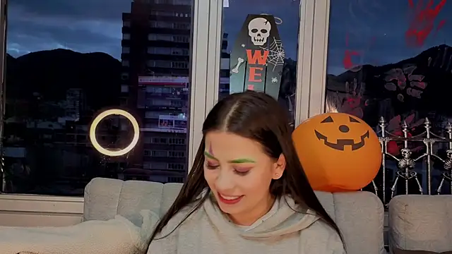 Ivanna West online show from October 2025 10:38:01 AM