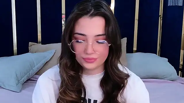 Snapshot of Alice_Deleon chatting on November 2025 11:43:02 AM Alice Deleon online show from November 2025 11:43:02 AM