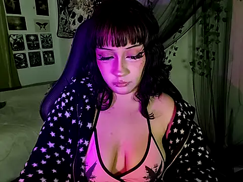 Snapshot of blue_katt chatting on November 2025 08:18:01 PM blue katt online show from November 2025 08:18:01 PM