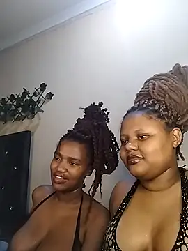 Snapshot of DivaCee chatting on November 2025 02:47:01 AM DivaCee online show from November 2025 02:47:01 AM