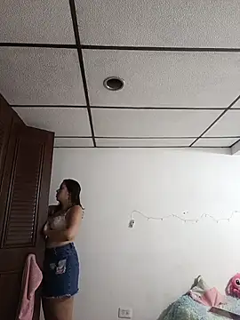 EmmaSulivan online show from April 2026 10:57:01 AM