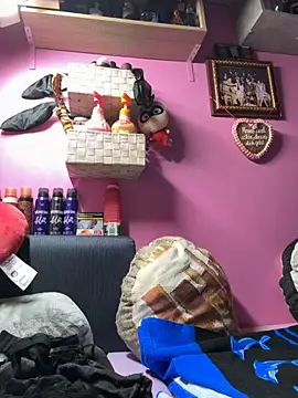 Snapshot of sexymelli18 chatting on October 2025 05:35:02 PM sexymelli18 online show from October 2025 05:35:02 PM