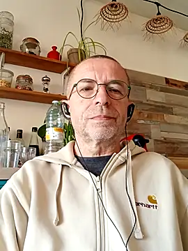 Snapshot of Xavspank2 chatting on April 2026 09:15:01 AM Xavspank2 online show from April 2026 09:15:01 AM