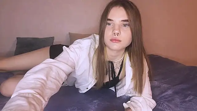 Snapshot of CarolinePepper chatting on February 2025 07:19:02 PM CarolinePepper online show from February 2025 07:19:02 PM