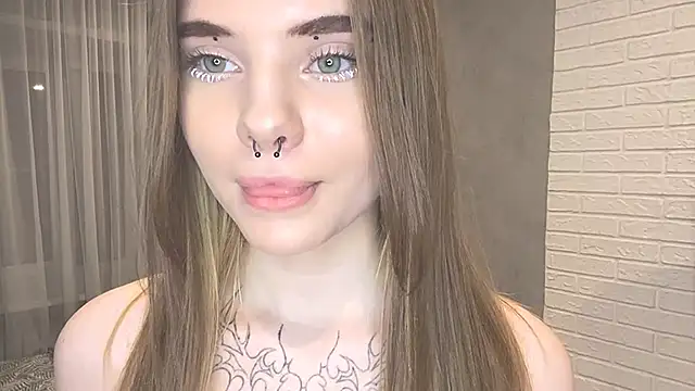 Snapshot of CarolinePepper chatting on February 2025 04:10:02 PM CarolinePepper online show from February 2025 04:10:02 PM