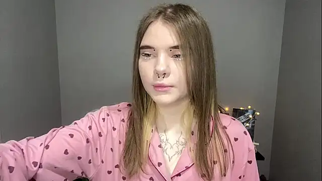 Snapshot of CarolinePepper chatting on March 2025 05:13:02 PM CarolinePepper online show from March 2025 05:13:02 PM