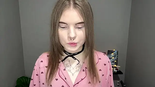 Snapshot of CarolinePepper chatting on March 2025 05:11:02 PM CarolinePepper online show from March 2025 05:11:02 PM