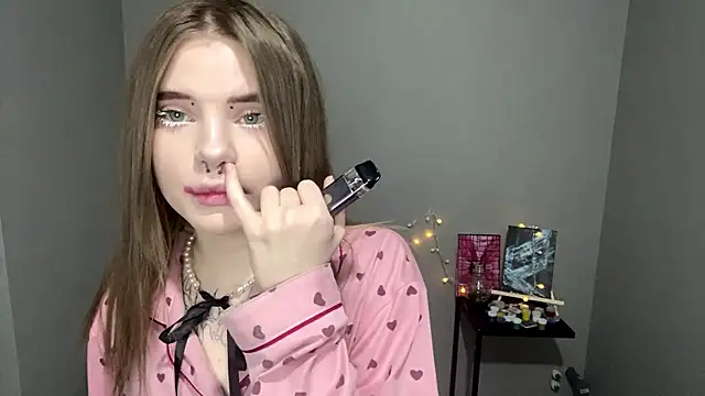 Snapshot of CarolinePepper chatting on March 2025 05:07:02 PM CarolinePepper online show from March 2025 05:07:02 PM