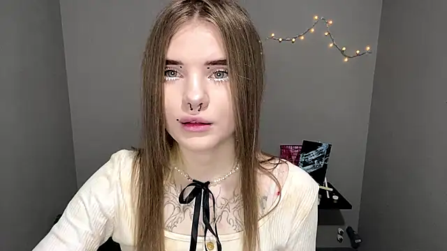 Snapshot of CarolinePepper chatting on March 2025 05:13:01 PM CarolinePepper online show from March 2025 05:13:01 PM