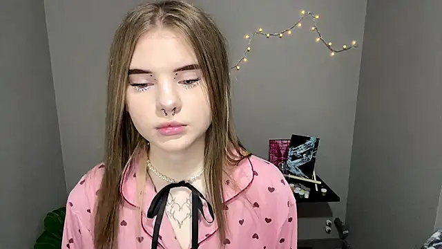 Snapshot of CarolinePepper chatting on March 2025 05:04:02 PM CarolinePepper online show from March 2025 05:04:02 PM