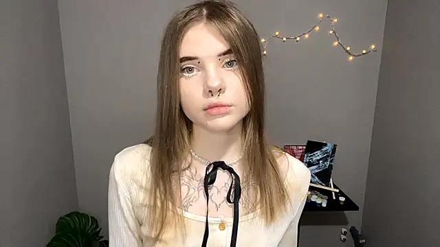 Snapshot of CarolinePepper chatting on March 2025 05:15:02 PM CarolinePepper online show from March 2025 05:15:02 PM