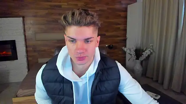 Snapshot of MaxKaiden chatting on March 2026 06:31:02 AM MaxKaiden online show from March 2026 06:31:02 AM