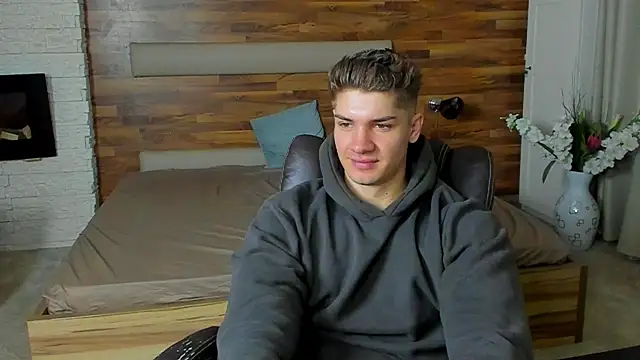 Snapshot of MaxKaiden chatting on March 2026 04:35:01 AM MaxKaiden online show from March 2026 04:35:01 AM