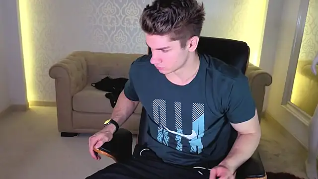 MaxKaiden online show from June 2026 04:02:02 AM