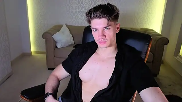 MaxKaiden online show from June 2026 04:10:01 AM