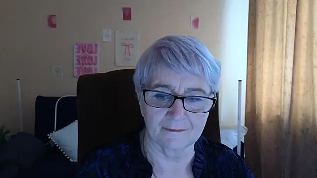 Sandra Snowflake online show from May 2026 12:10:01 PM